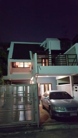 บ้าน บ้านแฝด 25000 บาท. 2 นอน 0 Rai 0 ngan 32 ตาราง.วา ไม่ไกลจาก MRT รัชดาและลาดพร้าว คุยถูกคอมีราคาพิเศษ MRT รัชดาและลาดพร้าว