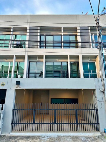 ให้เช่าทาวโฮมหมู่บ้าน Noble Cube พัฒนาการ 3 ชั้น ย่านพัฒนาการ 