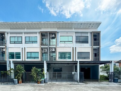 ขายทาวน์โฮม 3.5 ชั้น Modern Iconic 4 ห้องนอน พาทิโอ วัชรพล-รามอิน