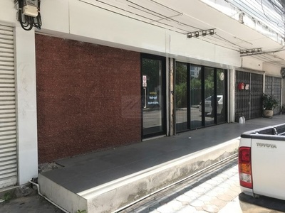 ให้เช่าอาคาร 3 ชั้น 180ตรม สุขุมวิท71 ปรีดี26 ตกแต่งภายในเรียบร้อ