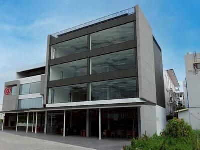 ให้เช่าสำนักงาน 4 ชั้น แบ่งเช่าเป็นชั้นได้ มีลิฟต์ มีระบบปรับอากา