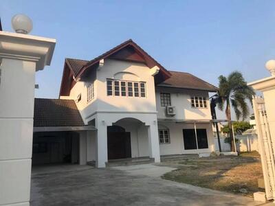 ให้เช่าบ้านเดี่ยว 2 ชั้น 208 ตรว. ลาดปลาเค้า8 พร้อมโกดังเก็บของ