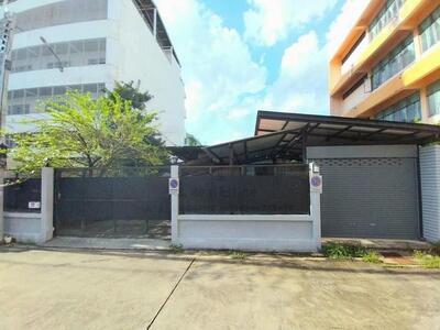 ขายที่ดินพร้อมบ้าน เนื้อที่ 96 ตารางวา ลาดพร้าว71 สังคมสงเคราะห์ 