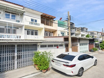 ถ.ลาดพร้าว104-113  รพ.เวชธานี ทาวน์เฮาส์ 3ชั้น 3นอน แฮปปี้แลนด์ 