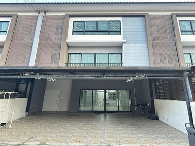 ให้เช่า ทาวน์โฮม 3 ชั้น ซอยลาดพร้าว 126 โครงการ เดอะ คอนเนค อัพ3 