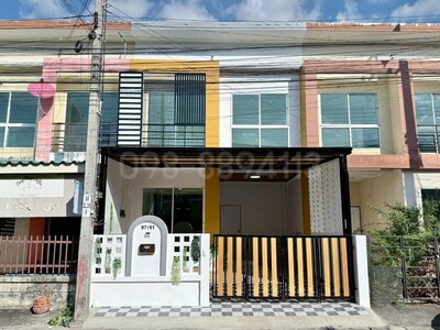 ขายทาวน์เฮาส์ 2 ชั้น ทำเลต้นซอย ม.เพ็ญศิริ4 ซ.เลียบวารี 25/1