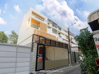 ขายทาวน์โฮมหลังใหญ่ 4 ชั้น 52 ตรว. ประชาอุทิศซอย1 ย่านห้วยขวาง