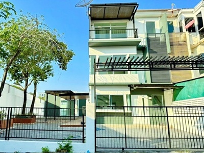 ทาวน์เฮาส์ 3 ชั้น ใหญ่มากๆท่าข้าม พระราม2   76 ตร.วา. หลังมุม 4นอ