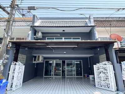 ให้เช่าทาวน์โฮม 2ชั้น รีโนเวทใหม่ ย่านถนนนวมินทร์ พร้อมเฟอร์นิเจอ