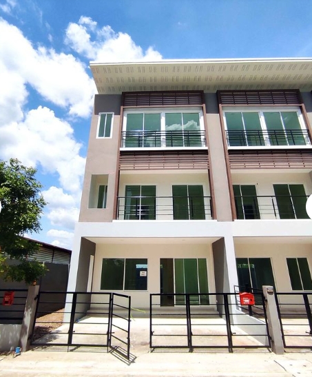  ให้เช่าทาวน์โฮม3 ชั้น ย่านราชพฤกษ์ Royal Home มี 4 ห้องนอน 3 ห้องน้ำ