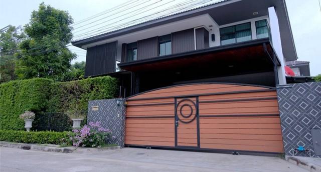  ให้เช่า-ขายบ้านเดี่ยว 2ชั้น หลังมุม  ถนนสุขาภิบาล5  หมู่บ้านมัณฑนาเลค เนื้อที่ 100 ตารางวา 4 ห้องนอน 5 ห้องน้ำ วัชรพลตกแต่งพร้อมอยู่