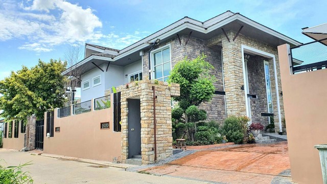 ขายบ้านเดี่ยวหลังใหญ่ สร้างใหม่ หรู ดีไซด์ใหม่  "บ้าน Chetawan Relieve House"