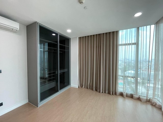 ขาย The Room เจริญกรุง 30 ขนาด 60 ตรม.  2 นอน 1 น้ำ (one bed plus) ริมถนนเจริญกรุง