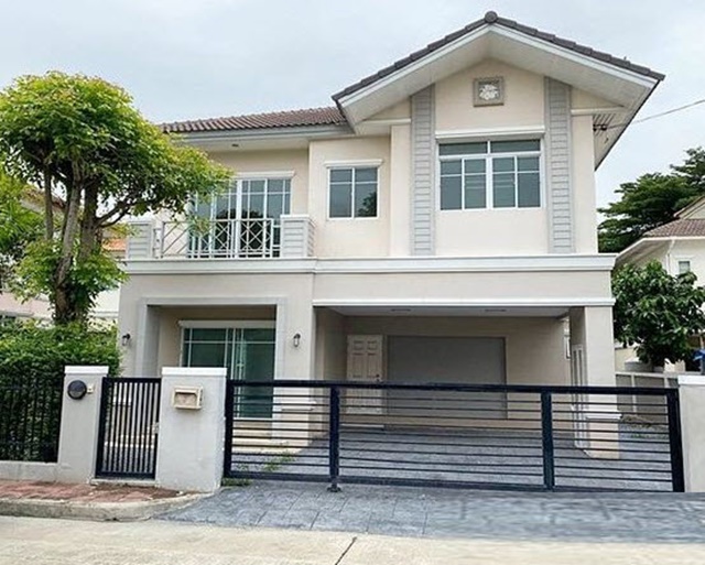 ราชพฤกษ์ ( 0.9 กม.)เพียวเพลส  ให้เช่าบ้าน 2ชั้น  โลตัส บางบัวทอง ( 3.5 กม.)  82 ตรว 200 ตรม  ราชพฤกษ์-แจ้งวัฒนะ  3นอน 3น้ำ 2-3 จอดรถ