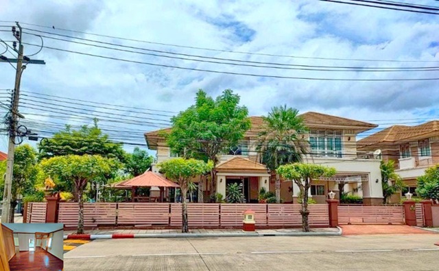 MRT บางรักใหญ่ 1.5กม. ให้เช่าบ้านเดี่ยวหรู2ชั้น หลังมุม 168ตรว. 255ตรม. เป็นส่วนตัว 5นอน 5น้ำ 4จอดรถ  รร.นานาชาติ DBS