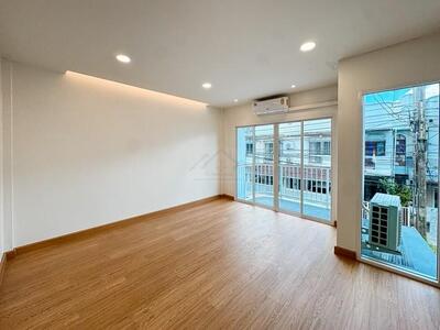 P826 ขาย ทาวน์โฮม  Baan 84 Mansion หมู่บ้าน 84 แมนชั่น