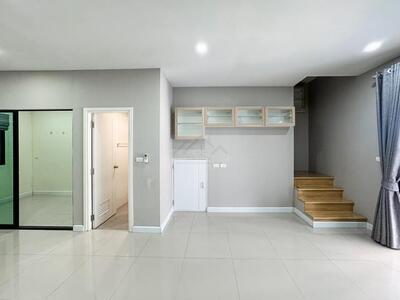 P824 ขาย ทาวน์โฮม หมู่บ้านพาทิโอ วัชรพล รามอินทรา ถนนวัชรพล 