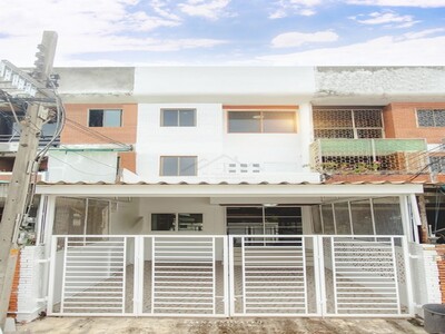ขายทาวน์เฮ้าส์ 3 ชั้น 24 ตรว. 5 ห้องนอน อินทามระ 35 รีโนเวททั้งหล