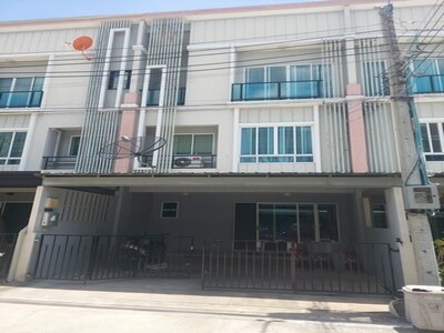 ให้เช่าทาวโฮม3 ชั้น หมู่บ้านพาทิโอพัฒนาการ ซอย38