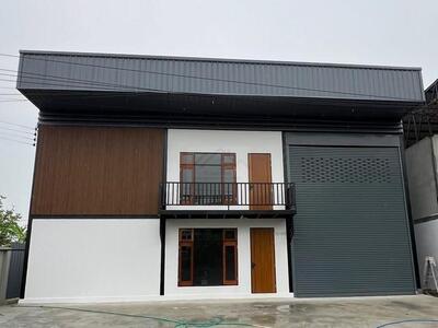 ให้เช่าโกดังพร้อมออฟฟิศ เลียบคลองสี่ หลังตลาด AC ลำลูกกา