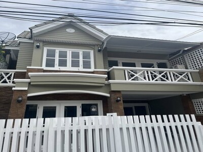โฮมออฟฟิศ รีโนเวทใหม่ทั้งหลัง พร้อมเฟอร์นิเจอร์ หมู่บ้านวัฒนา 