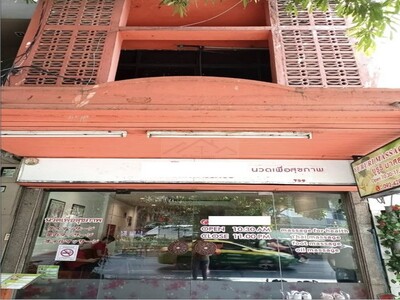 ให้เช่าอาคารพาณิชย์ 3 ชั้น 1 คูหา ติดถนนเมน สุขุมวิท ใกล้ Emquati