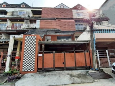 ขายด่วนทาวน์เฮ้าส์หรู 4ชั้น หมู่บ้านวราธรวิลล์ พัฒนาการ44  