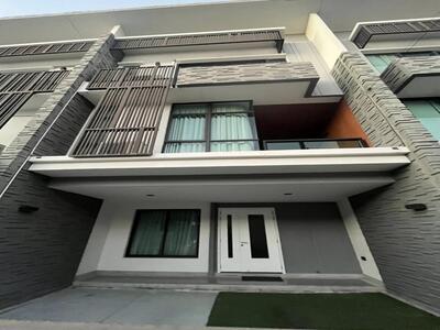 ให้เช่า ทาวน์โฮม Plex residence ถนนเกษตรนวมินทร์ นวมินทร์ 111