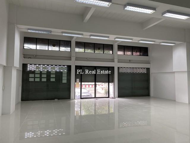 ให้เช่าอาคาร 3 คูหา 4.5 ชั้น 2160 ตรม. ศรีนครินทร์ ใกล้ MRT ศรีลาซาล เหมาะโชว์รูม หรือสำนักงาน