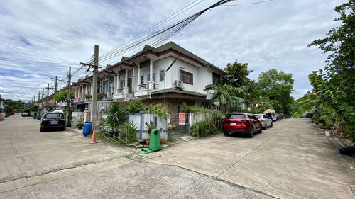 ขายบ้าน Townhouse 2 ชั้น หลังมุม เนื้อที่เยอะ 36.7 ตารางวา ดิ เอมเมอรัลด์ พาร์ค 2 บางบัวทอง