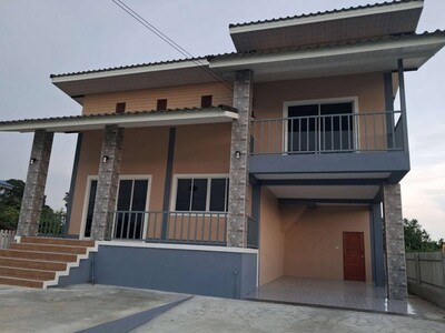 ขายบ้านเดี่ยวสร้างใหม่สไตล์โมเดิร์นชั้นครึ่ง อำเภอนครชัยศรี นครปฐ