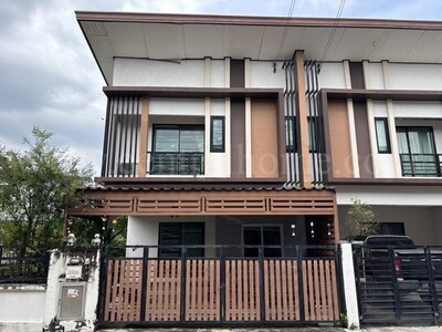 ทาวน์โฮม บ้านฟ้ากรีนเนอรี่ ปิ่นเกล้า - สาย 5 หลังมุม 