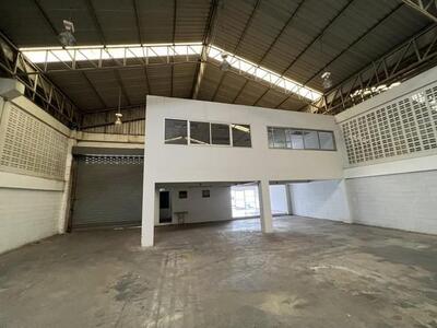 ให้เช่าโกดัง700ตร.ม.ย่านซอยทรัพย์ทวีสามโคกปทุมธานีรถเทรลเลอร์เข้า