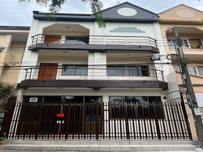 ให้เช่าทาวน์เฮ้าส์ 3 ชั้นหลังใหญ่ 3 ห้องนอน สุขุมวิท 48 ใกล้ BTS