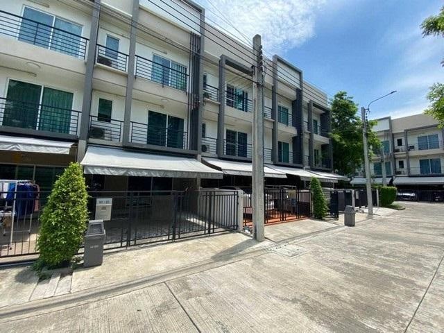 PB3636 ขายทาวน์โฮม 3 ชั้น ซอยอ่อนนุช 17 โครงการ บ้านกลางเมือง สุขุมวิท 77 ทะลุออกพัฒนาการ 20 ได้