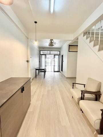 C4249 ให้เช่าทาวน์โฮม 4 ชั้น รีโนเวทใหม่ ซอยทองหล่อ14 ตรงข้าม J-avenue เฟอร์บางส่วน ใกล้BTS ทองหล่อ