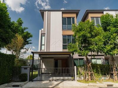 ขายบ้านแฝด 3 ชั้น โครงการบ้านกลางเมือง ดิ อิดิชั่น ศรีนครินทร์-สว