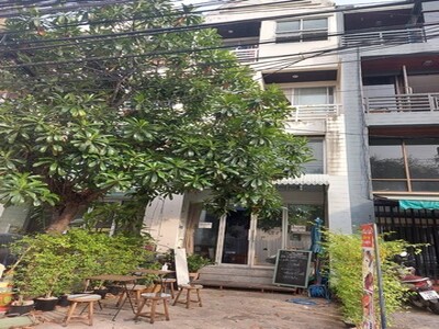 ขายอาคารพาณิชย์ 3 ชั้นครึ่ง ทาวน์อินทาวน์