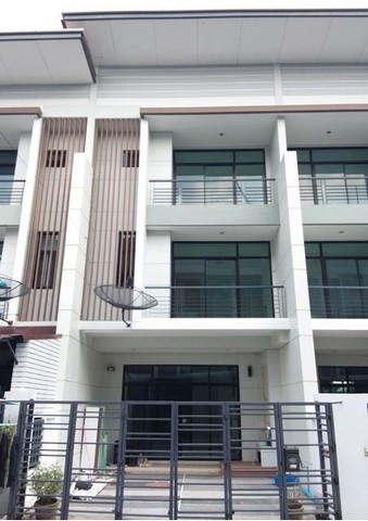 ขายทาวน์เฮ้าส์ 3 ชั้น  โครงการ  เลอตัน ทาวน์    PSC11831