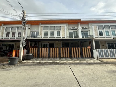 ขาย ทาวน์โฮม หมู่บ้านโกลเด้นทาวน์ 2 จรัญ ปิ่นเกล้า ขนาด 18 ตรว  