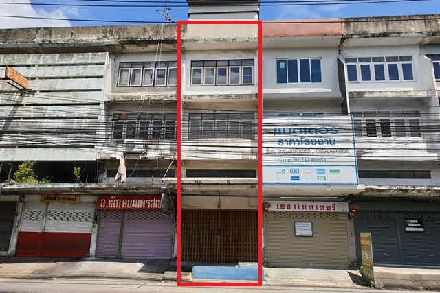 ขายอาคารพาณิชย์ 3 ชั้น ติดถนนนวมินทร์ ทำเลดี PTT00105
