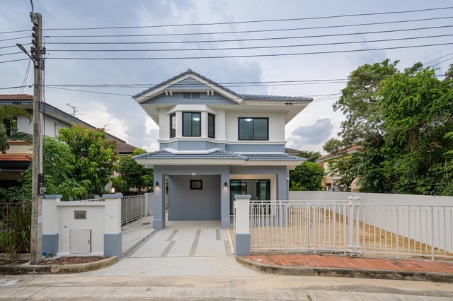 ชัยพฤกษ์ วัดลาดปลาดุก บ้านมือสองตกแต่งใหม่  พร้อมพื้นที่ข้างบ้านกว้าง