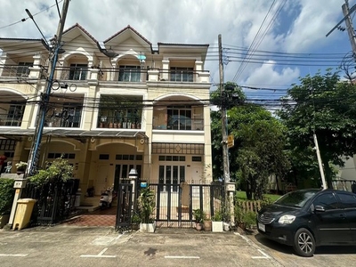 ทาวน์โฮมลาดพร้าว ศิรินโฮมลาดพร้าว 101 หลังมุม ติดสวน 