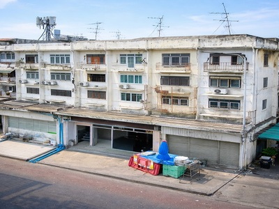 ติดถนนพัฒนาการ 4นอน แยกคลองตัน 80 ApLรามคำแหง 1.5 กม.อาคาร 4 ชั้น