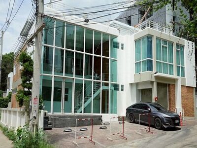 HOME OFFICE ทำเลทอง #หลังมช. ขาย 18.5 ล้าน อาคาร 2 ชั้น #สไตล์โมเ