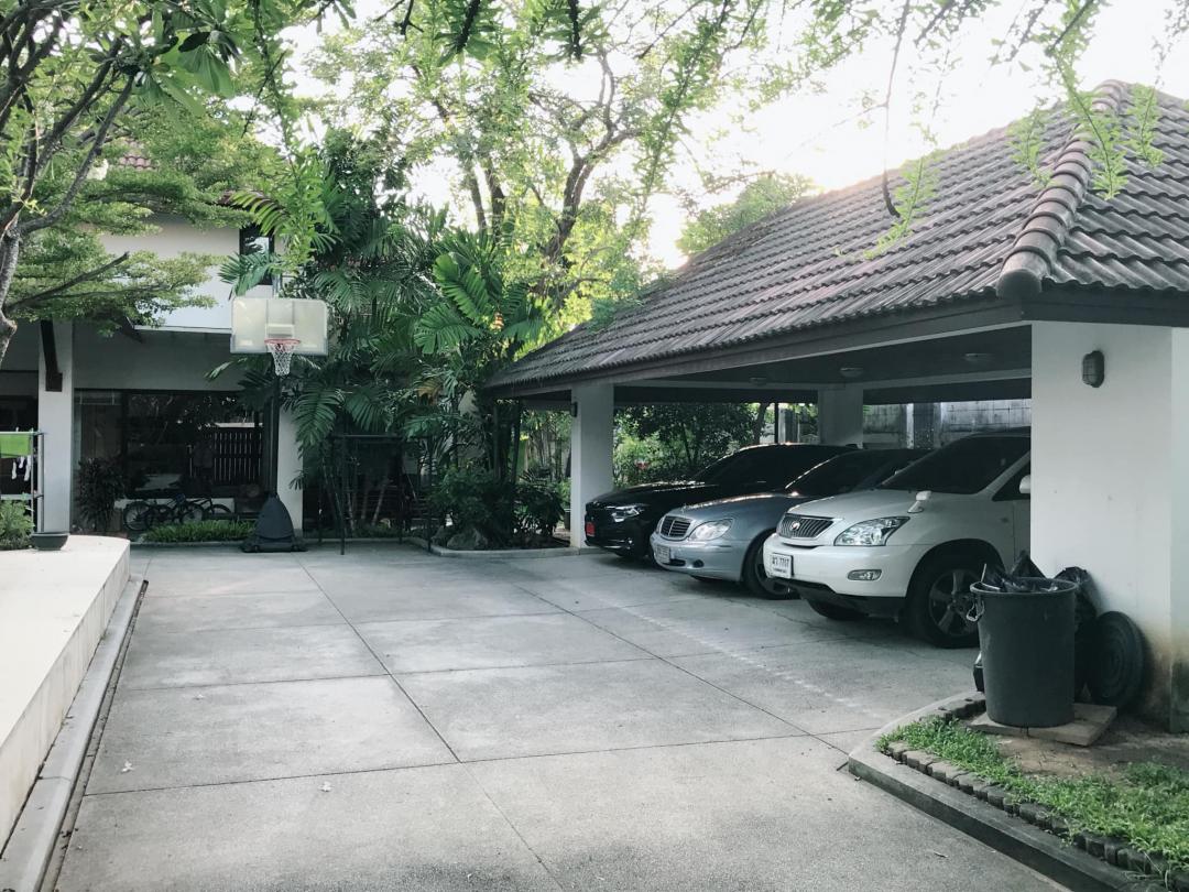 ขายบ้านเดี่ยว 2 ชั้น พร้อมสระว่ายน้ำ ย่านลาดพร้าว-วังหิน ทำเลดีใกล้รัชดาภิเษก ( บ้านสร้างเอง )