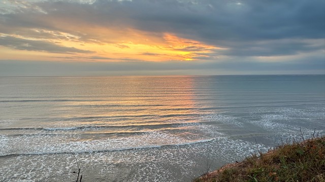 รวยทรัพย์ซื้อเก็บบ้านที่ดินเพื่ออนาคตร่ำรวย  ขายที่ดินใกล้ทะเล แปลงเล็ก วาละ 6800 บาท  หาดผาฝั่งแดง UNSEEN THAILAND 