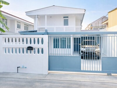 3ปีมีครั้ง รพ.วิภาราม 950 ม.ตลาดเสรีมาร์เก็ต 595ม. บ้าน 2ชั้น 3-4