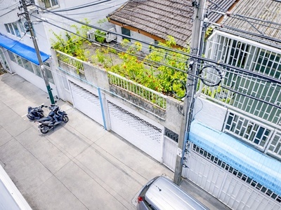 BTSสุรศักดิ์472ม.สาทรใต้ 2คูหาติดกัน ทาวน์เฮาส์ 2 ชั้น 2 คูหา 6นอ