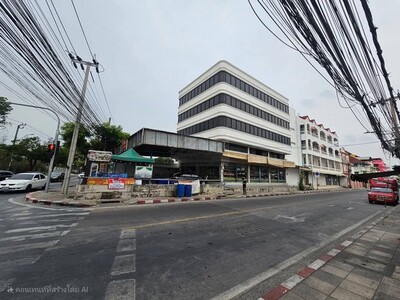 ให้เช่าอาคาร 4 ชั้น 800 ตรม.  ติดถนน ติด Big C ตรงข้ามสวนหลวง ร.9